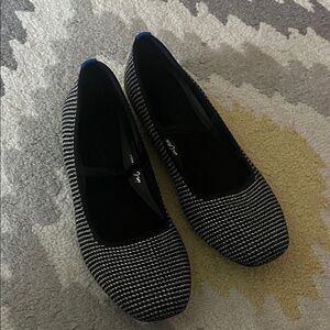 Stylish Black and White Women's Flats